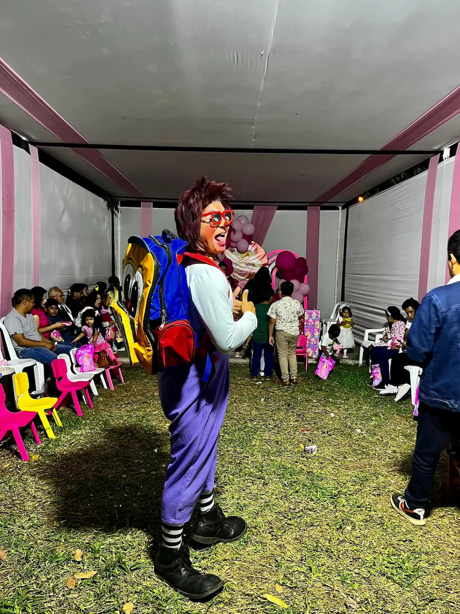 Payaso Sopresita animando en un Show Infantil