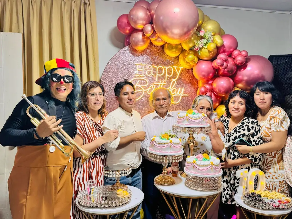 Payaso Sopresita animando en un Show Infantil