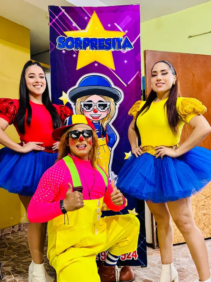 Payaso Sorpresita en un Show Infantil con sus bailarinas