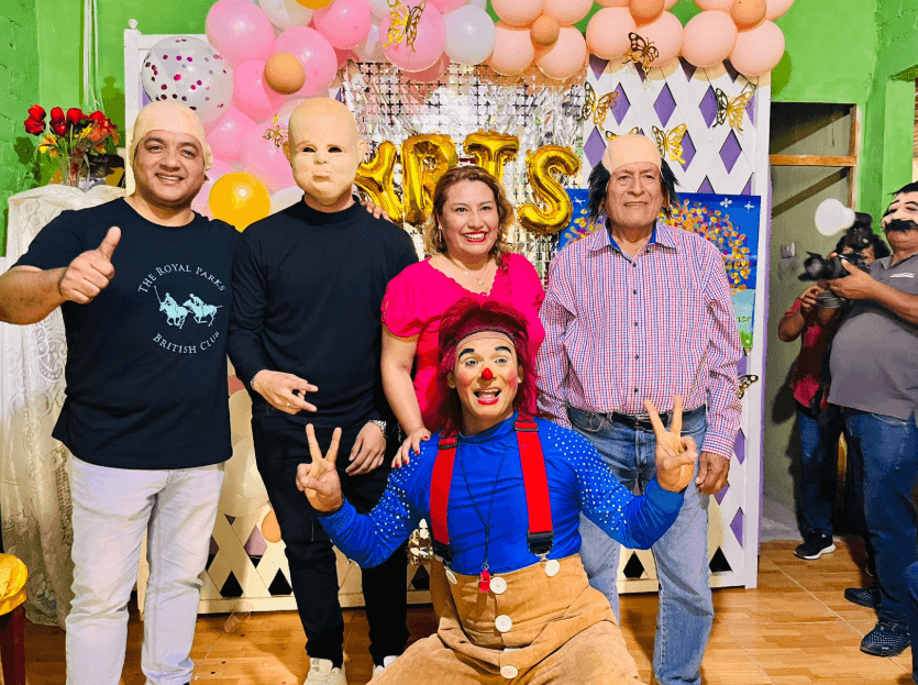 Payaso Sopresita animando en un Show Infantil